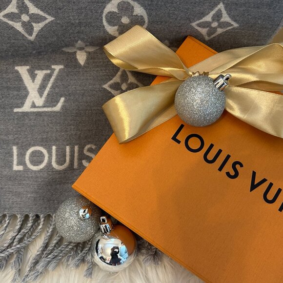 Louis Vuitton All About Monogram Scarf In Gray & White with Louis Vuitton Box - Picture 2 of 6